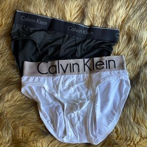 Calvin Klein Men’s briefs (white and black) (2 pairs) Size: Small